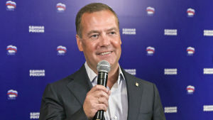 Den förre presidenten och premiärministern Dmitrij Medvedev som numera ledare Enade Ryssland var nöjd efter valet. Den förre presidenten och premiärministern Dmitrij Medvedev som numera ledare Enade Ryssland var nöjd efter valet.