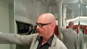 Henry Wuorila-Stenberg på Amos Anderssons museum konstnär på utställningen den heliga teresas extas
