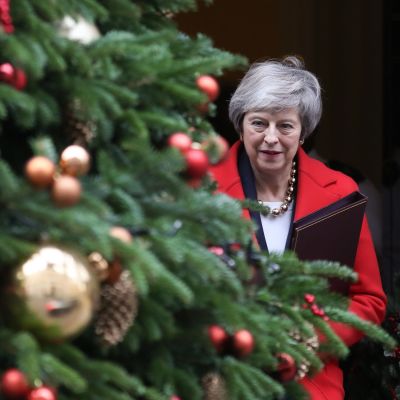 Storbritanniens premiärminister Theresa May lämnar Downing Strett 10 inför parlamentets brexit-debatt
