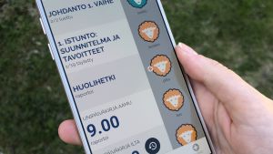 I applikationen fyller du bland annat i en sömndagbok. Mobilapplikation med finsk text