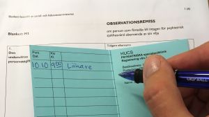 En av tre blanketter som behövs för att ordinera någon tvångsvård. Läkarbesöken inom öppenvården kan bli obligatoriska i framtiden, det skulle innebära en mjukare form av tvångsvård. bild på tvångsvårdsblankett M 1