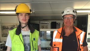 Mikael Asplund och Kari Uotila. Arkeologerna Mikael Asplund till vänster och Kari Uotila till höger.