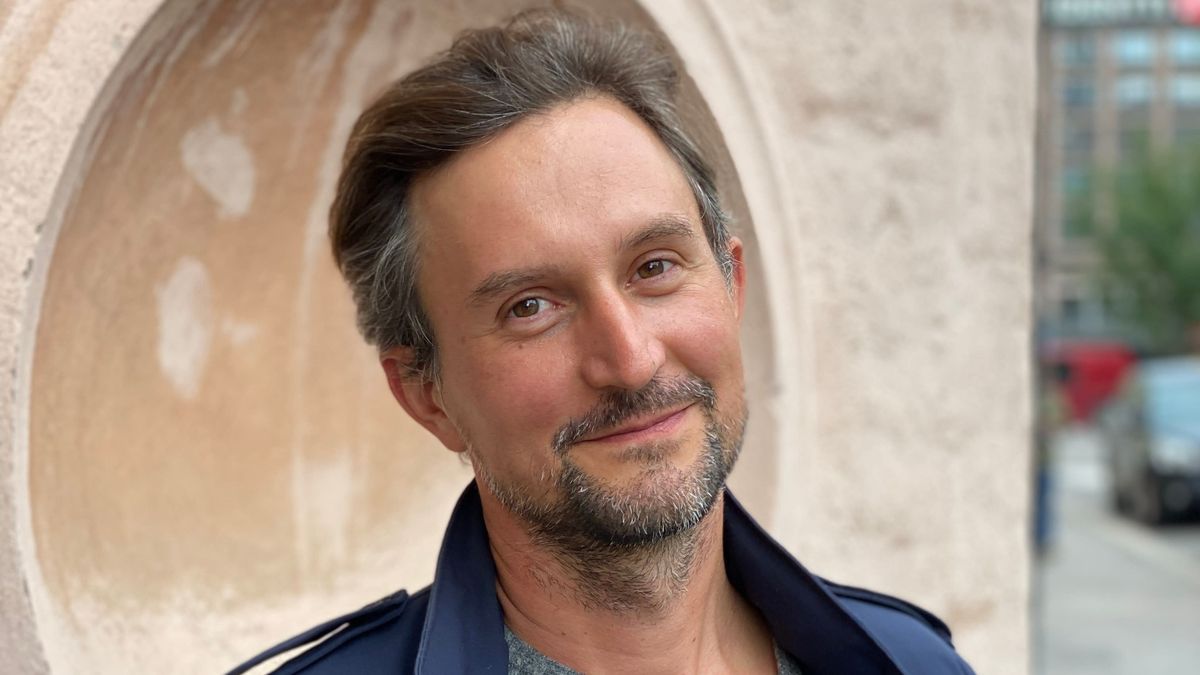 "Konsten kan påverka en på oväntade sätt" – Hans Rosenströms hyllade utställning om sinnen landar i Helsingfors – Kultur och nöje – svenska.yle.fi - Vimarsana News
