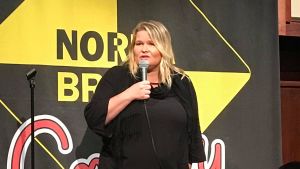 Pamela Taivassalo på kultscenen Norra brunn i Stockholm. pamela taivassalo