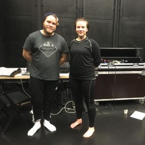 Joel Forsbacka och Astrid Stenberg. Joel Forsbacka och Astrid Stenberg, andra årets studerande vid Teaterhögskolan.
