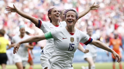 Megan Rapinoe firar ett mål mot Holland i VM-finalen 2019 som USA vann med 2–0.