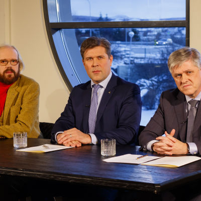 Isländska partiledare Ottar Proppe, Bjarni Bedediktsson och Benedikt Johannesson