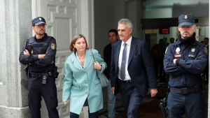 Förhöret av Carme Forcadell (till vänster) den avsatta talmannen för Kataloniens parlament avbröts och sköts fram till nästa vecka. Förhöret av Carme Forcadell, den avsatte talmannen för Kataloniens parlament avbröts och sköts fram till nästa vecka.
