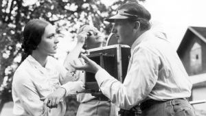Hanna Taini, Theodor Luts ja Risto Orko elokuvan Siltalan pehtoori (1934) kuvauksissa