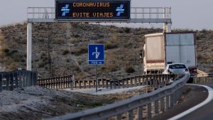 Bilister uppmanas att undvika resor. Motorvägen i Molina de Segura, Murcia 14.3.2020 Bilister uppmanas att undvika resor. Motorvägen i Molina de Segura, Murcia 14.3.2020