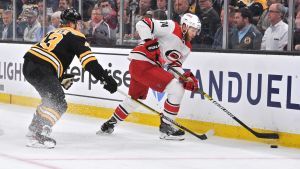 Jaccob Slavin. Jaccob Slavin är back i Carolina.