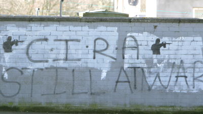 Graffiti som uttrycker stöd för den irländs-republikanska utbrytargruppen Continuity IRA.