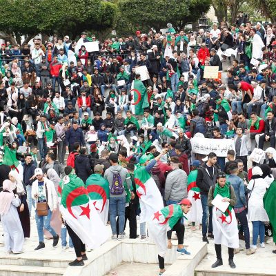 Algeriska studenter demonstrerar mot president Abdelaziz Bouteflika den 26 mars 2019.