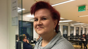 Helinä Ylisirniö är orolig över de stigande veterinärpriserna. helinä Ylisirniö är ordförande för Finlands djurskyddsföreningars förbund.