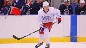 Ville Meskanen har ett bra skott. Ville Meskanen i New York Rangers tröja.
