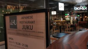 Den coronasmittade rörde sig också på restaurang Juku i Vasa. Bild utifrån restaurang Juku i Vasa.