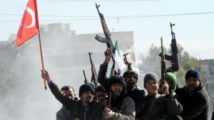 Pro-turkiska syriska rebeller har samlats vid gränsen redo att angripa kurder i Afrin Pro-turkiska syriska rebeller har samlats vid gränsen redo att angripa kurder i Afrin