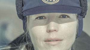 Linda Zilliacus som polisen Laura Nord. Linda Zilliacus som polisen Laura Nord i andra säsongen av Tjockare än vatten.