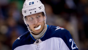 I november gjorde Patrik Laine fem mål mot Blues i en och samma match. Under februari-april blev det totalt fem mål... Patrik Laine, Winnipeg Jets
