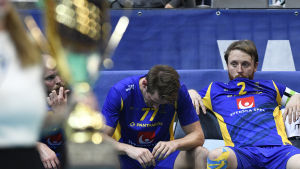 Svenskarna var rejält besvikna efter missräkningen. Sverige deppar i innebandy_VM 2018.