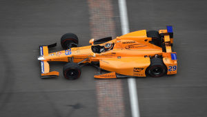 Förra året kvalade Alonso inte in till Indy 500. Fernando Alonso kör McLarens Indycar-bil.