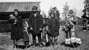 Napasel Ed. Samojedfamilj med mormor. Tym-floden 1912. Samojedfamilj med mormor 1912