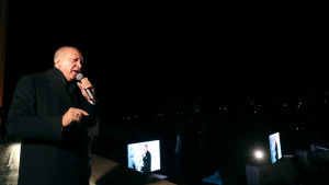 President Recep Tayyip Erdoğan erkände den bittra valförlusten i natt. Han hade vunnit alla landsomfattande val sedan år 2002 President Recep Tayyip Erdoğan erkände den bittra valförlusten i natt. Han hade vunnit alla landsomfattande val sedan år 2002