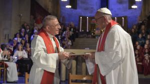 Den lutherska biskopen Munib Younan och påven Franciskus. Den lutherska biskopen Munib Younan och påven Franciskus