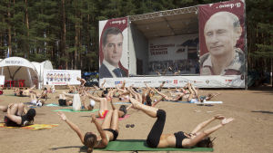 Voimisteluhetki Putin-nuorten Seliger-kesäleirillä