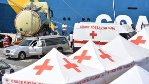 Av de 100 000 migranter som tagit sig till Europa i år har 84 000 kommit till Italien. Under årets första sex månader har Italien tagit emot 85 000 migranter.