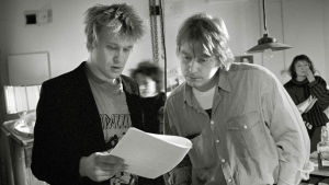 Syrjä ja Kaurismäki Yötyön kuvauksissa. Martti Syrjä ja Mika Kaurismäki Yötyön kuvauksissa.