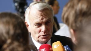 Enligt Jean Marc Ayrault råder inget tvivel om att det var den syriska regimen som utförde angreppet Khan Sheikhoun. Frankrikes utrikesminister Jean-Marc Ayrault vädjar om en verklig debatt om sanktionerna så att de inte förlängs automatiskt varje gång som de är på väg att löpa ut
