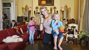 Jackie Siegel, Versaillesin (eli Amerikan kalleimman yksityiskodin) kuningatar. The Queen of Versailles, 2012.