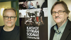 Vesa Toijosen ja Ari Lehikoisen dokumentti Kasvot Syyrian sodalle voitti parhaan ajankohtaisdokumentin palkinnon Prix Europa -festivaaleilla Berliinissä 24.10.2014.