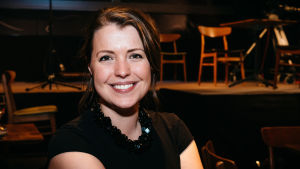 Eva Frantz är ok med att skriva "mysdeckare" Eva Frantz på Yle Fems litteraturfest