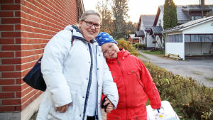 Monica Björkell-Ruhl on poikansa Mikaelin omaishoitaja. Monica Björkell-Ruhl ja Mikael-poika