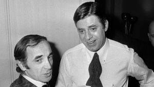 Charles Aznavour och Jerry Lewis fotograferade 1971 efter Lewis show på l'Olympia i Paris den 15 april. Charles Aznavour och Jerry Lewis 1971.