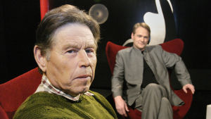Pentti Linkola ja toimittaja Timo Seppänen (2004).