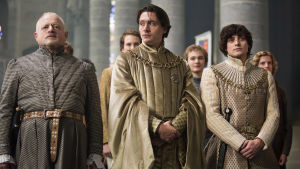 Riversin paroni (Robert Pugh), Clarencen herttua (David Oakes) ja Gloucesterin herttua (Aneurin Barnard). Draamasarja Englannin levottomasta vaiheesta 1400-luvulla.