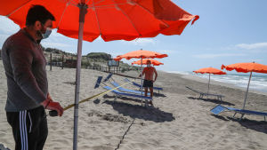 Stranden förbereds för sommaren i Capocotta nära Rom. Stranden förbereds för sommaren i Capocotta nära Rom.