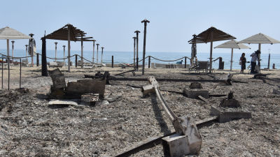 En simstrand nära staden Catania på Sicilien som skadats av terrängbrand.