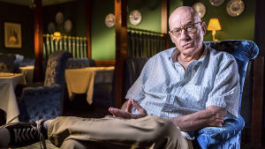 James Ellroy. Kuva tv-dokumentista L.A., rikoselokuvan kaupunki (Los Angeles Film Noir).