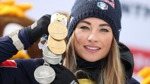 Dorothea Wierer har lyckats knäcka norska motståndare tidigare. Dorothea Wierer med VM-medaljerna 2020.
