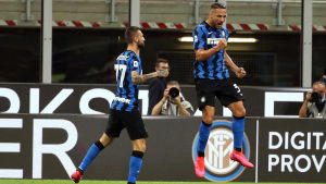 Danilo D'Ambrosio gjorde Inters första mål mot Napoli. Danilo D'Ambrosio jublar efter ett mål.