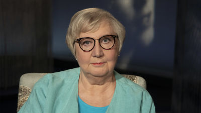 Kirjailija Anneli Kanto Flinkkilä & Kellomäen haastattelussa Mediapoliksen studiolla Tampereella.