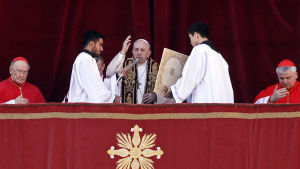 Påven Franciskus framförde sin traditionella välsignelse Urbi et Orbi på juldagen. Påven Franciskus framförde sin traditionella välsignelse Urbi et Orbi på juldagen.