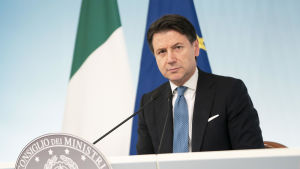 Premiärminister Guiseppe Conte har drivit frågan om gemensamma EU-obligationer för coronaåterhämtningen men har stött på hårt motstånd från norra Europa. "Hela Italien är nu en skyddad zon", sade Italiens premiärminister Giuseppe Conte under en presskonferens på måndag kväll.