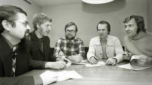 Matti Helminen, Seppo Vuolanto, Seppo Vuokko, Veikko Neuvonen ja Juha Kuronen radion Luontoiltaa suunnittelemassa 1970-luvulla. Luontoillan vanha porukka.