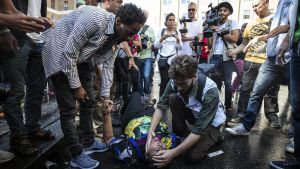 Läkare utan gränser gav hjälp åt 13 personer på torget Läkare utan gränser gav hjälp åt 13 personer på torget