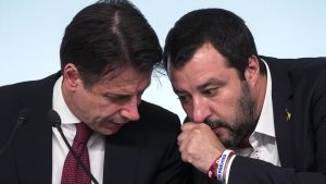 Italiens regering har valt öppen konfrontation med EU-kommissionen. Italiens premiärminister Giuseppe Conte och inrikesminister Matteo Salvini.